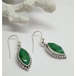 Ezüst fülbevaló smaragd kővel