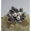 Ezüst kitűző 3 db édesvizi tenyésztett gyönggyel " virág"