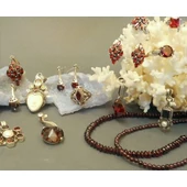 Gránát köves ezüst ékszerek.