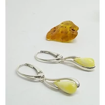 Ezüst fülbevaló sárga színű borostyánnal