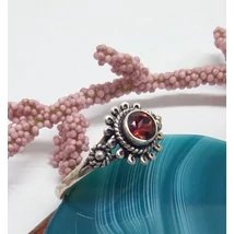 Ezüst gyűrű gránát kővel 60-as