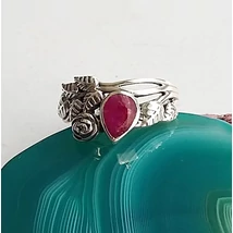 Ezüst gyűrű RUBIN kővel 59-es,leveles