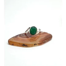 Ezüst női  gyűrű smaragd  kővel 56-os