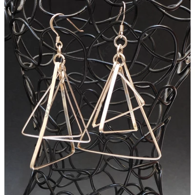 Ezüst fülbevaló tripla háromszög antikolt ,csüngős