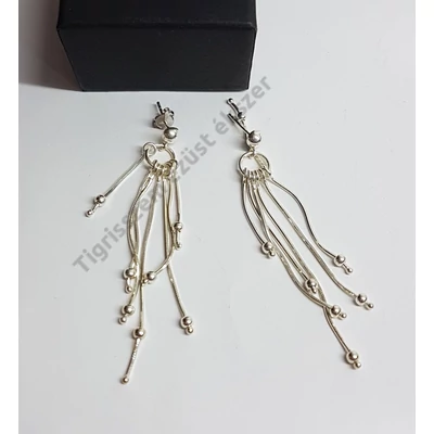 Ezüst fülbevaló 7 csüngővel.