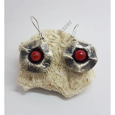 Ezüst fülbevaló korall kővel,kézzel készült.