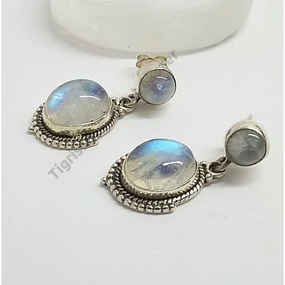 Ezüst fülbevaló holdkővel 