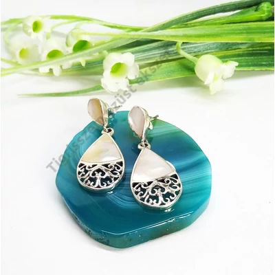 Ezüst fülbevaló gyöngyházzal,áttört minta