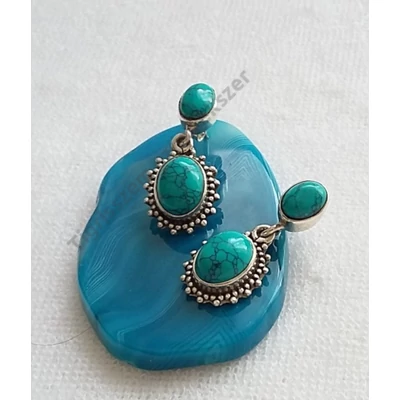 Ezüst fülbevaló rekonstruált türkiz kővel,csüngős