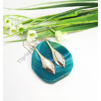 Ezüst fülbevaló gyöngyházzal