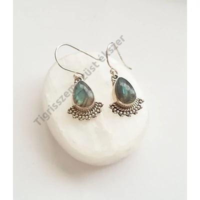 Ezüst fülbevaló labradorit kővel