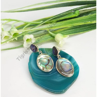 Ezüst fülbevaló pávakagylóval