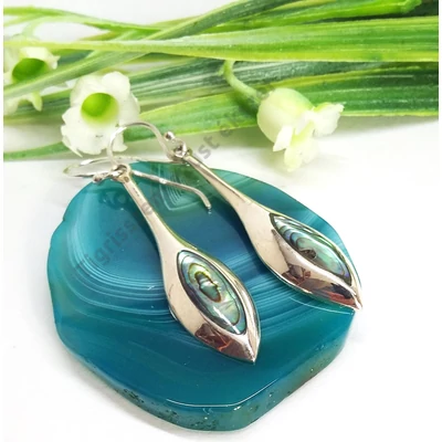 Ezüst fülbevaló pávakagylóval