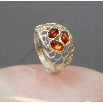 Ezüst gyűrű borostyánnal