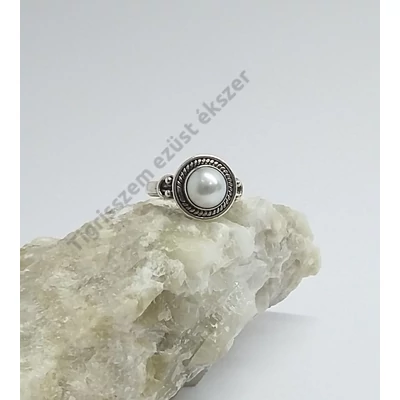 Ezüst gyűrű gyönggyel  54-es