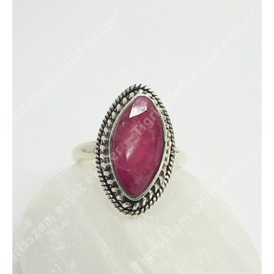 Ezüst gyűrű rubin kővel 57-es