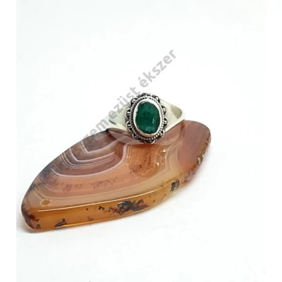 Ezüst női  gyűrű smaragd  kővel 57-es