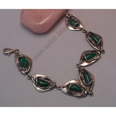 Ezüst karkötő malachit kövekkel.