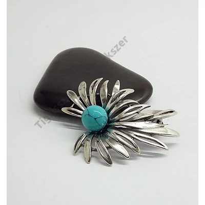 Ezüst kitűző türkiz kővel