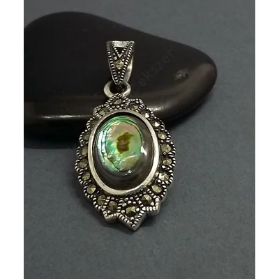 Ezüst medál páva kagyló