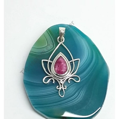 Ezüst lótusz medál rubin  kővel