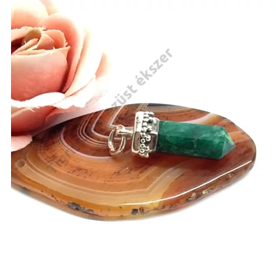 Ezüst medál smaragd  kővel,csúcs